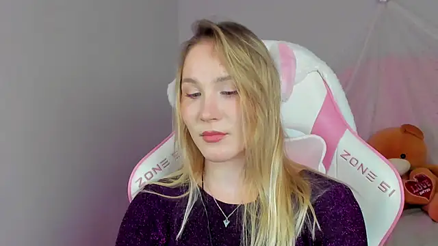 ElaraVoltage online show from 04/16/26, 05:47