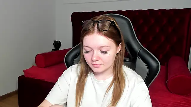ElinaVale online show from 06/12/26, 05:12