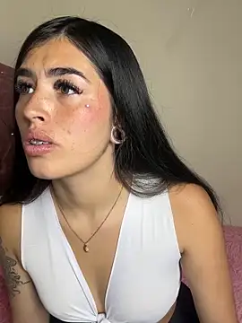 Snapshot of Charlothe1 chatting on 04/15/26, 10:43 Charlothe1 online show from 04/15/26, 10:43