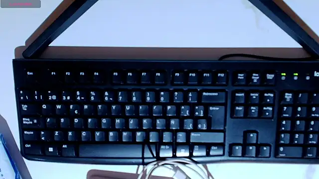 Amanda Fox   online show from 04/17/26, 07:39