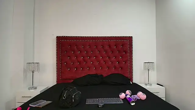 Daphne glas online show from 04/14/26, 11:27