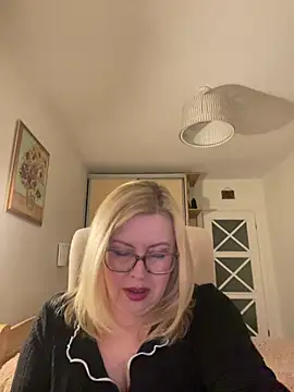 JanieLight53 online show from 04/10/26, 07:51