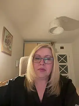 JanieLight53 online show from 04/14/26, 06:58