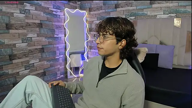 JUSTIN TAY1 online show from 04/12/26, 11:37