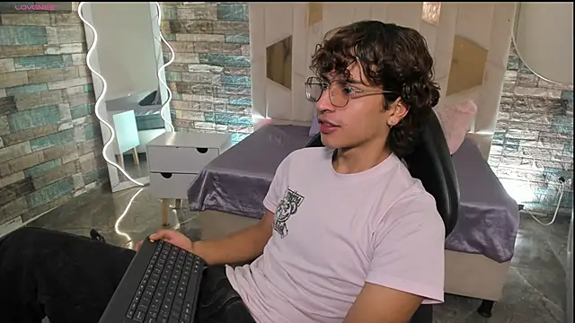 JUSTIN TAY1 online show from 04/13/26, 11:37