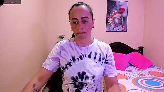 sara florez12 online show from 05/14/26, 10:44