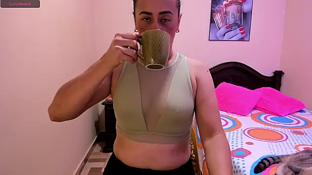 sara florez12 online show from 05/25/26, 11:27