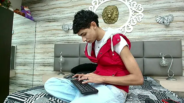 ValeriHot 1 online show from 04/15/26, 11:38