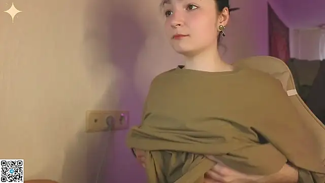 Snapshot of Luna_Moon13 chatting on 04/16/26, 12:44 Luna Moon13 online show from 04/16/26, 12:44