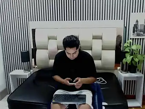 Alex Wolft online show from 05/04/26, 12:01