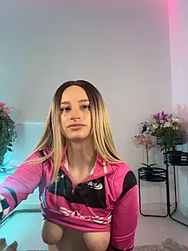 ScarletFlameee online show from 05/15/26, 05:36