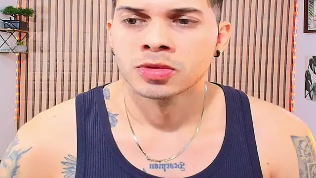 Snapshot of johan_speitzer chatting on 04/04/26, 12:53 johan speitzer online show from 04/04/26, 12:53