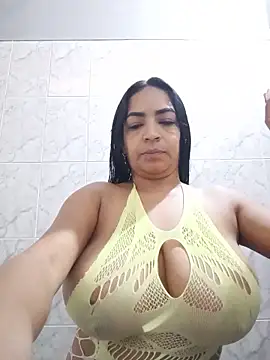 Snapshot of Carolinna chatting on 06/18/26, 02:21 Carolinna online show from 06/18/26, 02:21