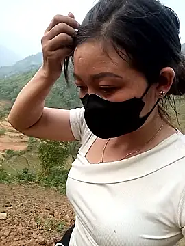 Bling-pusy online show from 04/17/26, 09:45