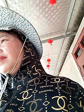 Yellow-pink online show from 04/04/26, 01:48