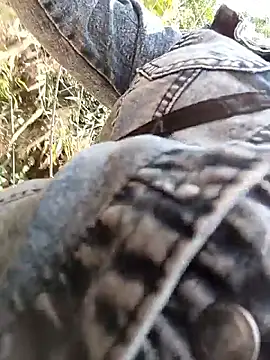 Yellow-pink online show from 04/09/26, 03:39