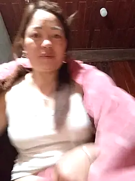 Yellow-pink online show from 04/20/26, 11:06