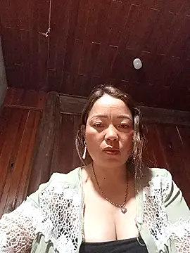 Yellow-pink online show from 04/28/26, 03:00
