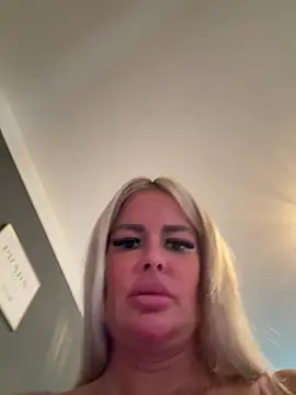 anna kournikova online show from 04/07/26, 12:05