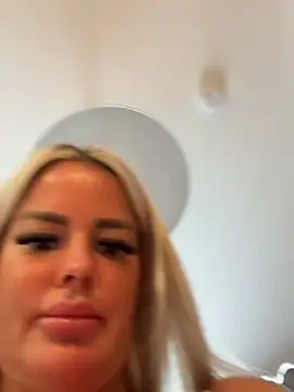 Snapshot of anna_kournikova chatting on 06/14/26, 03:03 anna kournikova online show from 06/14/26, 03:03