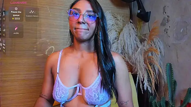 Victoria Gonzalez online show from 03/08/26, 12:42