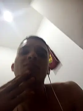 Snapshot of Chachiboo chatting on 04/11/26, 11:14 Chachiboo online show from 04/11/26, 11:14