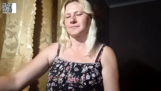 Snapshot of DiamondLady555 chatting on 07/07/26, 06:01 DiamondLady555 online show from 07/07/26, 06:01