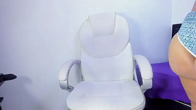 BustyyJuicy Rs online show from 04/13/26, 12:43