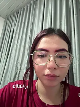 Snapshot of gatita_b chatting on 03/09/26, 04:05 gatita b online show from 03/09/26, 04:05