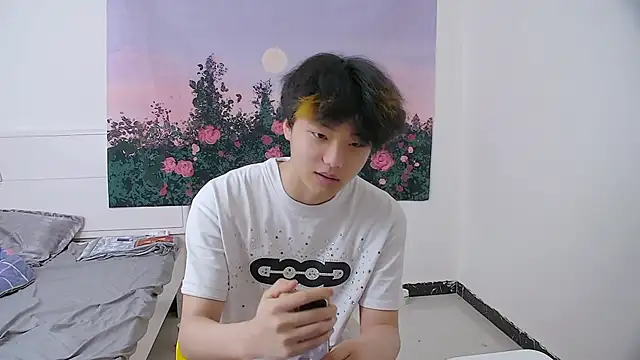 icecream-002 online show from 04/14/26, 01:06