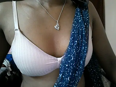 Couplehot00 online show from 04/04/26, 07:55