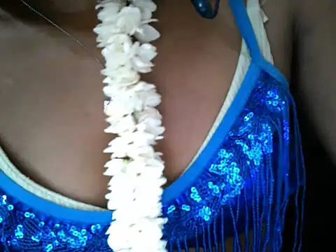 Couplehot00 online show from 04/15/26, 07:04