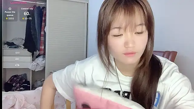 Snapshot of D-Wanming chatting on 04/13/26, 07:36 D-Wanming online show from 04/13/26, 07:36