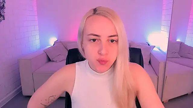 CarolMoor online show from 04/08/26, 09:09