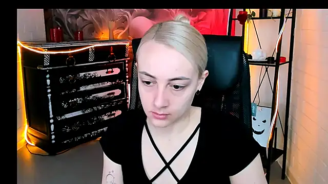 CarolMoor online show from 04/29/26, 09:02