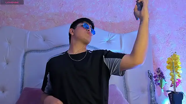 ThomasThundr online show from 03/25/26, 03:45