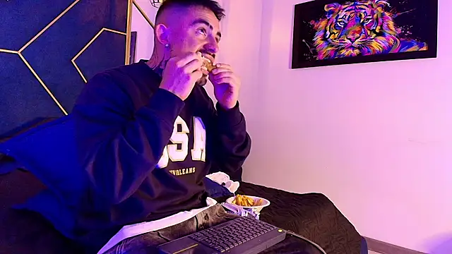 Dallas Whitee online show from 03/21/26, 07:50