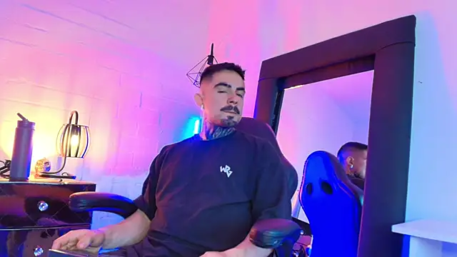 Dallas Whitee online show from 03/25/26, 07:42