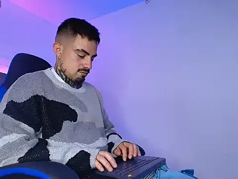 Dallas Whitee online show from 03/26/26, 08:03