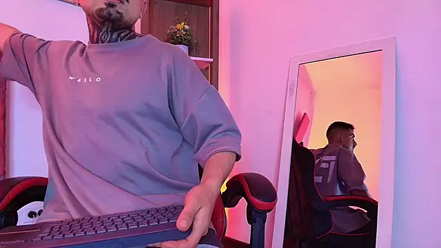 Dallas Whitee online show from 03/28/26, 07:57