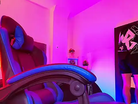 Dallas Whitee online show from 04/07/26, 07:25