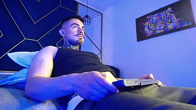 Dallas Whitee online show from 04/16/26, 01:34