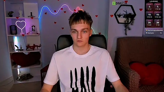 Snapshot of john_lik chatting on 04/09/26, 12:32 john lik online show from 04/09/26, 12:32