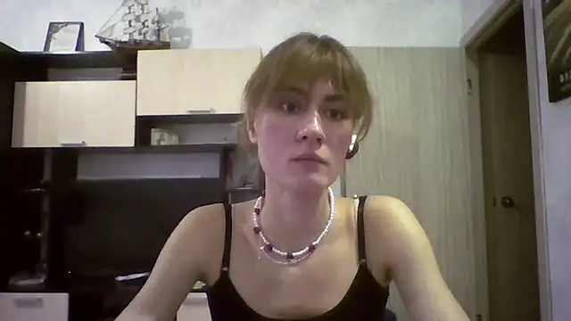 ElenoreHolguin online show from 04/07/26, 03:12