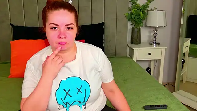 Snapshot of Riises chatting on 06/14/26, 07:21 Riises online show from 06/14/26, 07:21