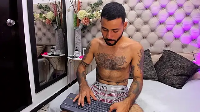 Snapshot of KiiraMonroe chatting on 04/16/26, 04:46 KiiraMonroe online show from 04/16/26, 04:46