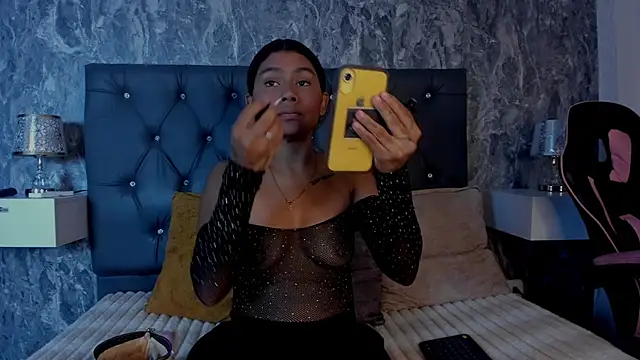 Snapshot of MiaRoousse chatting on 04/15/26, 12:34 MiaRoousse online show from 04/15/26, 12:34