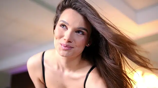 Lena Laurent online show from 04/15/26, 09:38