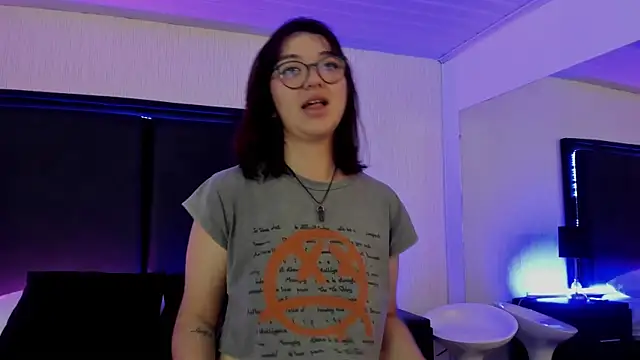 Snapshot of LilithBluum chatting on 04/05/26, 11:40 LilithBluum online show from 04/05/26, 11:40