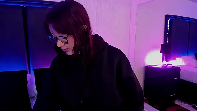 Snapshot of LilithBluum chatting on 04/10/26, 11:37 LilithBluum online show from 04/10/26, 11:37